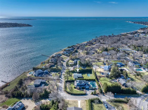 $1,195,000 | 8 Romana Drive, Hampton Bays, NY 11946