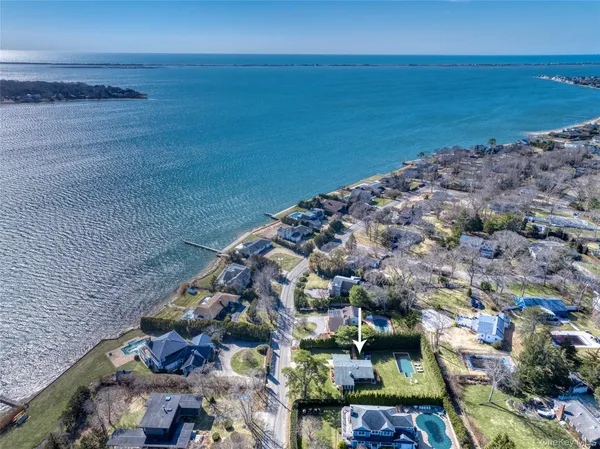 $1,195,000 | 8 Romana Drive, Hampton Bays, NY 11946