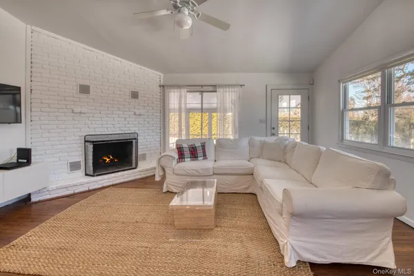 $1,195,000 | 8 Romana Drive, Hampton Bays, NY 11946