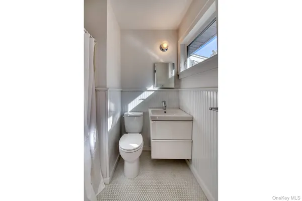 $1,195,000 | 8 Romana Drive, Hampton Bays, NY 11946