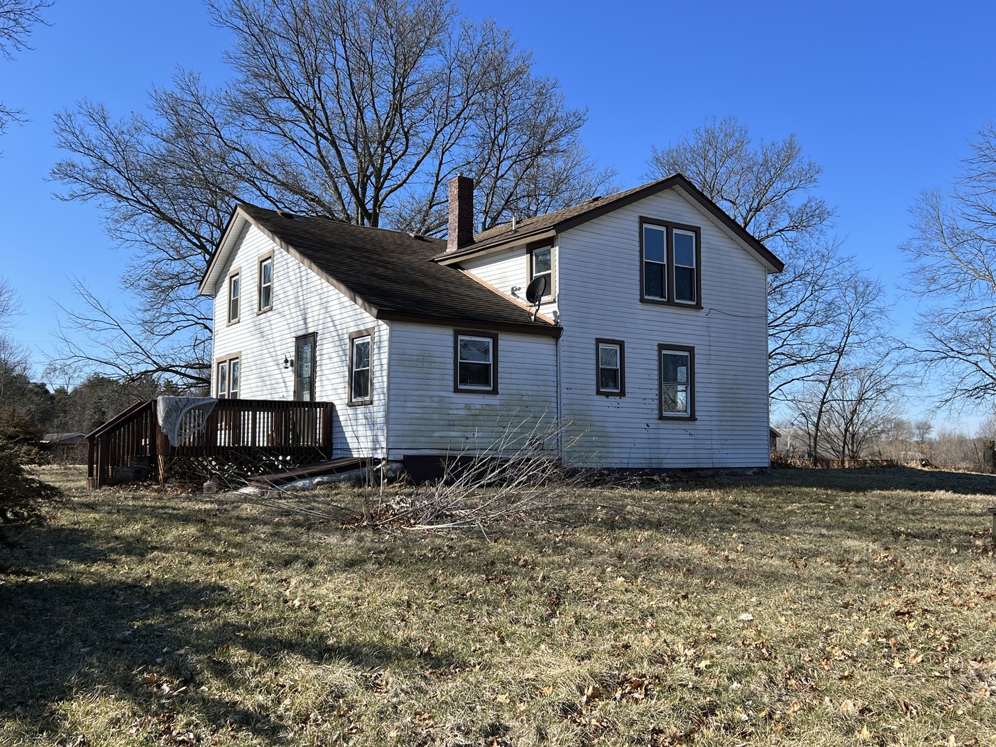 5597 East Boy Scout Road St. Anne, IL 60964 - Photo 4 of 25 a view of a house with a yard