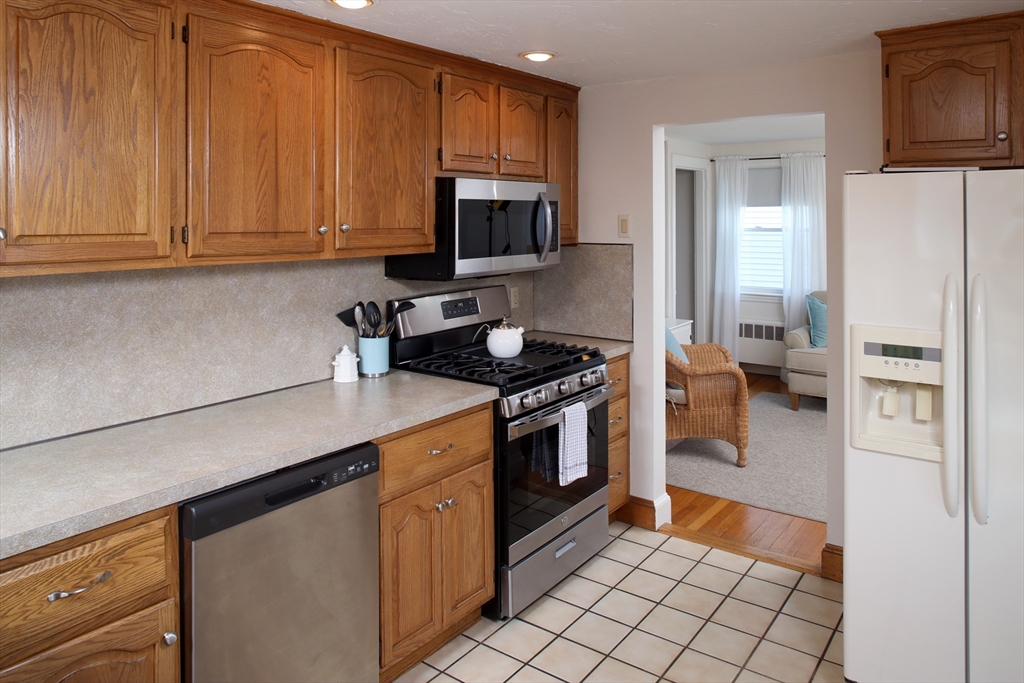 84 Newport Road Hull, MA 02045 - Photo 13 of 27