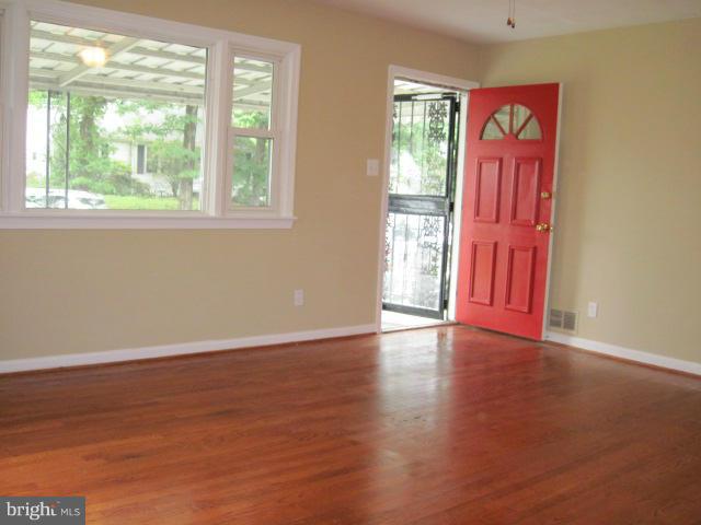 6133 Osborn Road Landover, MD 20785 - Photo 3 of 15 Living Room