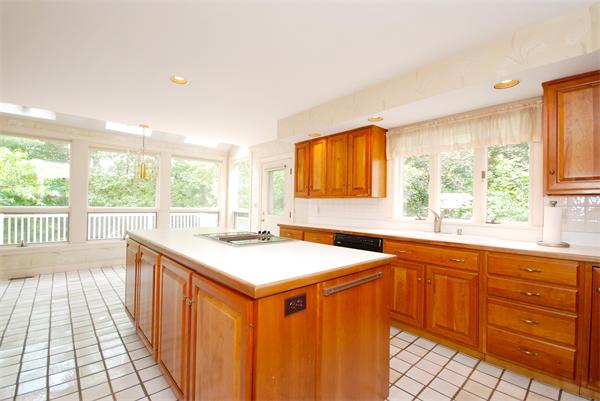 31 Summit Road Lexington, MA 02421 - Photo 5 of 22