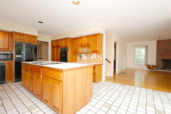31 Summit Road Lexington, MA 02421 - Photo 7 of 22