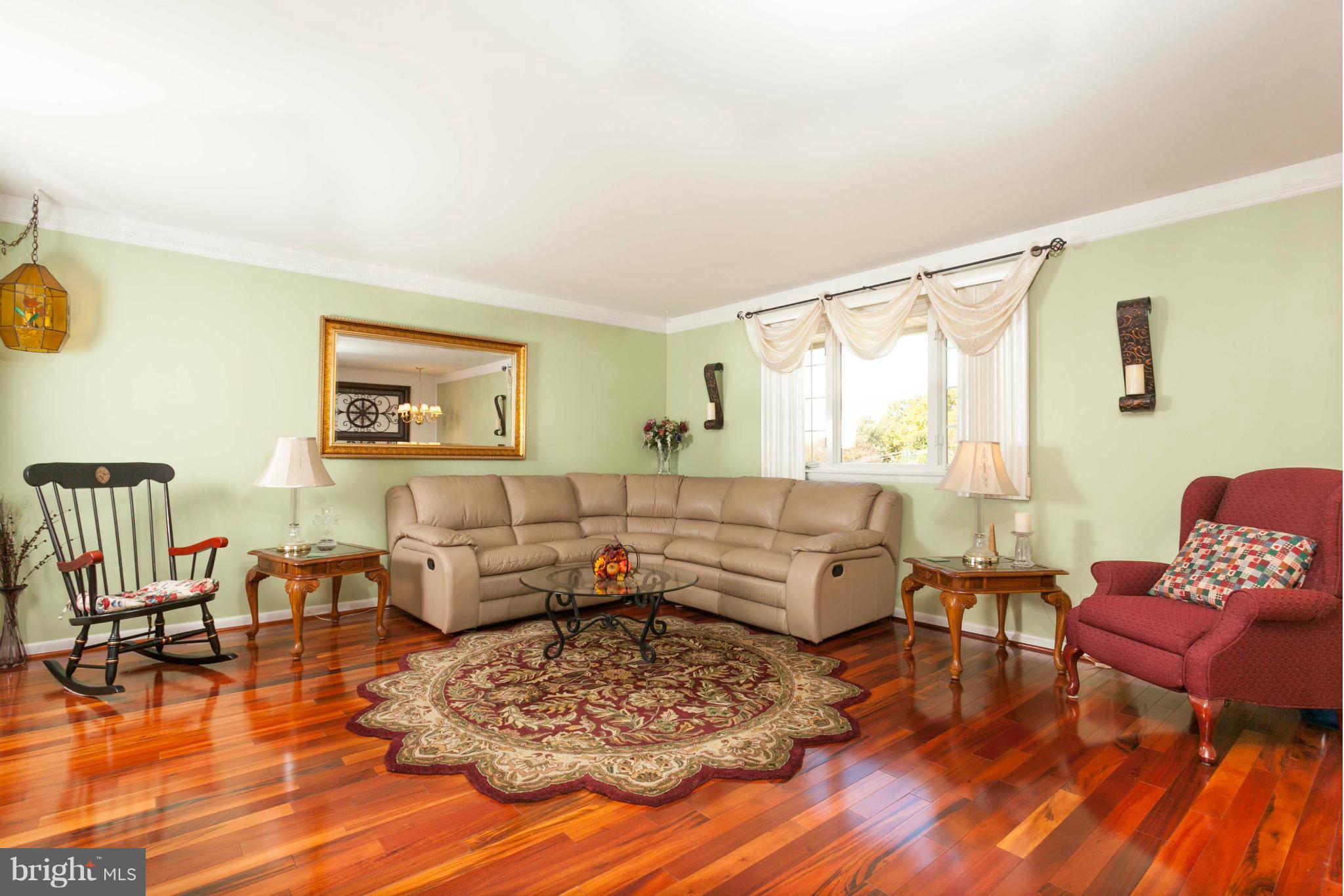 7837 Perry Road Baltimore, MD 21236 - Photo 6 of 26 Living Room