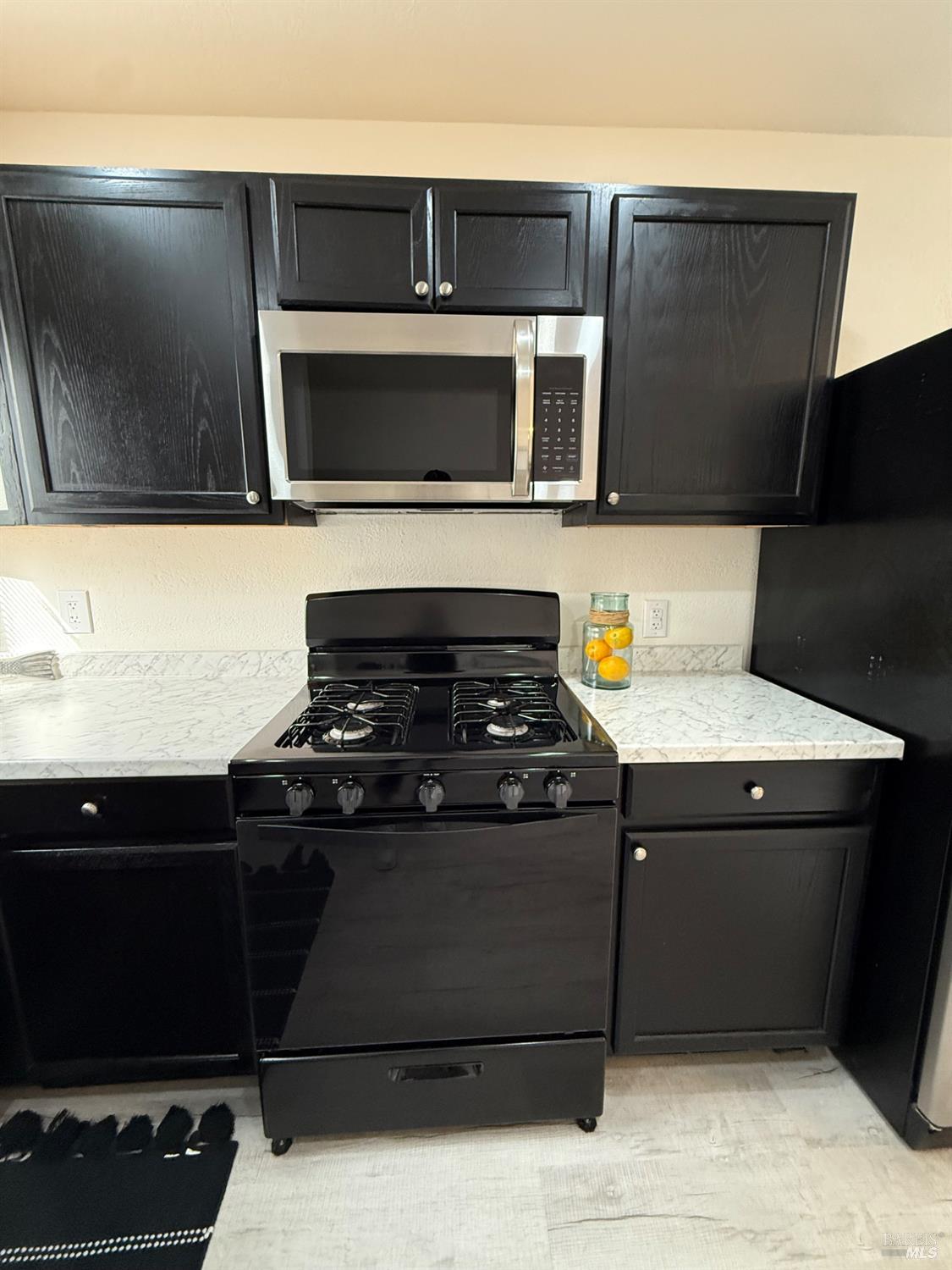 219 Florida Street Vallejo, CA 94590 - Photo 8 of 58 Unit A Gas Range and Microwave