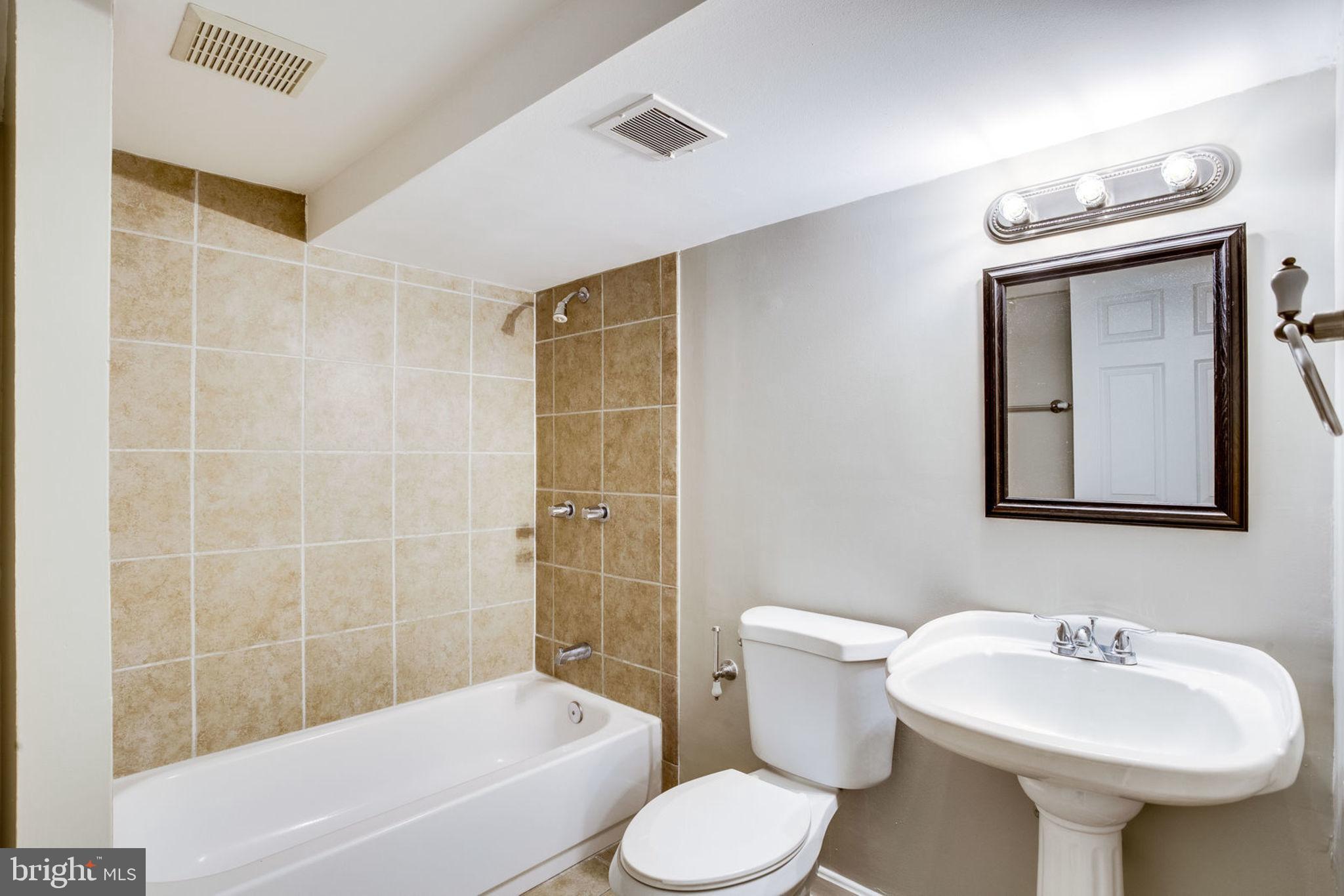 4431 Roundhill Road Alexandria, VA 22310 - Photo 13 of 29 Gallery Image 13