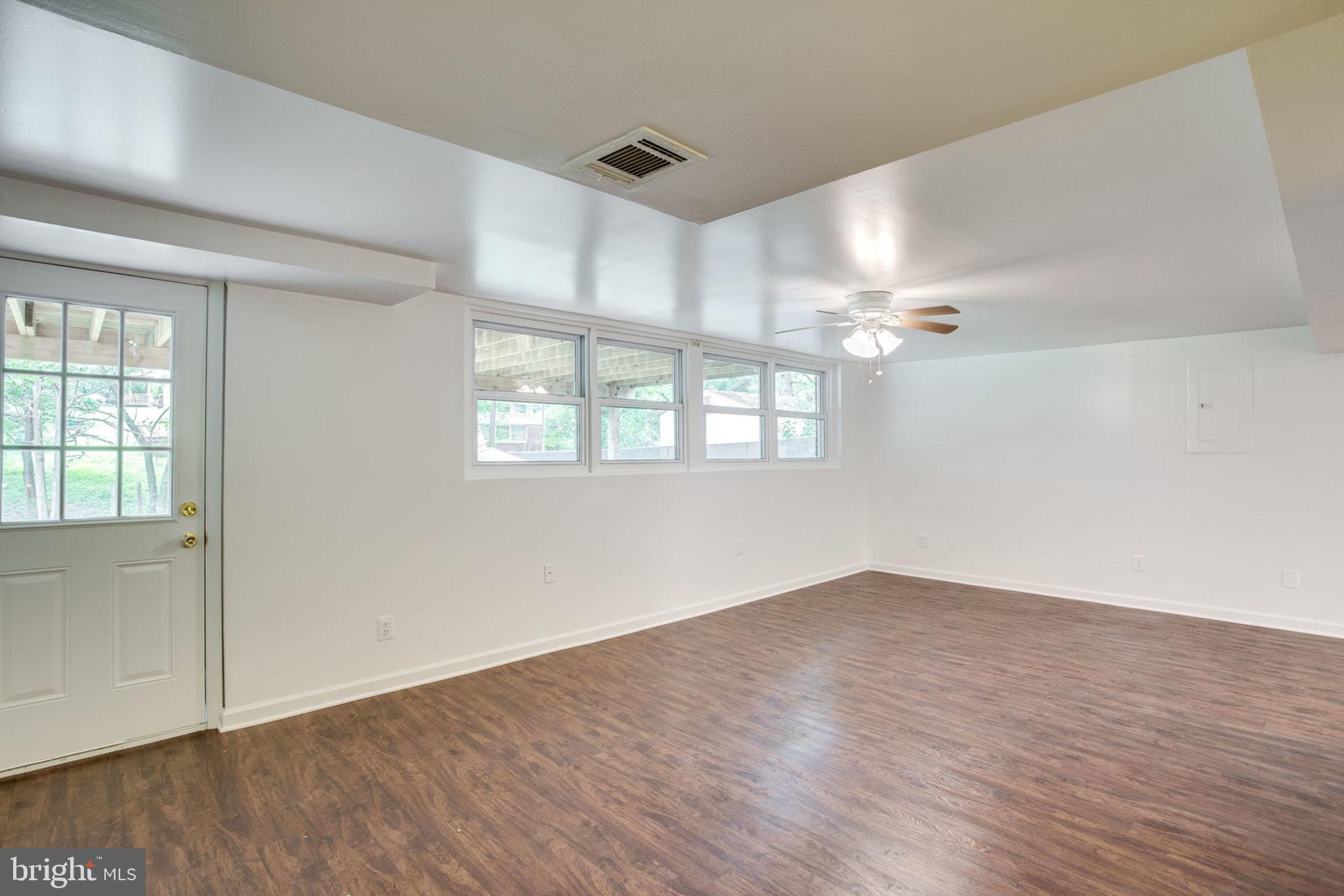 4431 Roundhill Road Alexandria, VA 22310 - Photo 18 of 29 Gallery Image 18