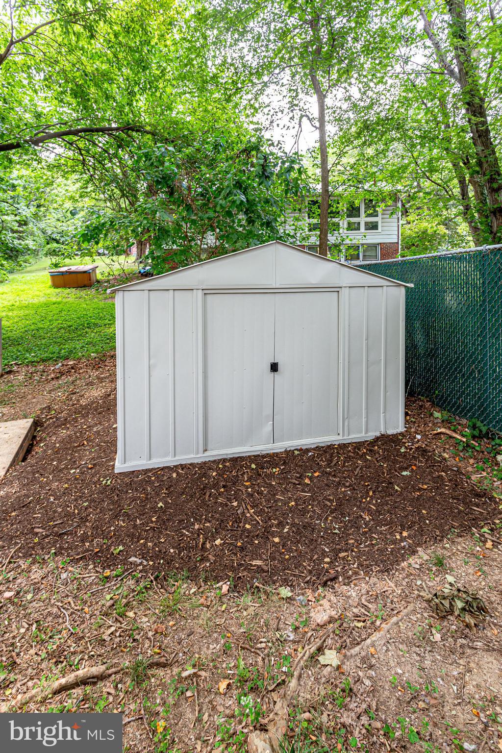 4431 Roundhill Road Alexandria, VA 22310 - Photo 23 of 29 Gallery Image 23