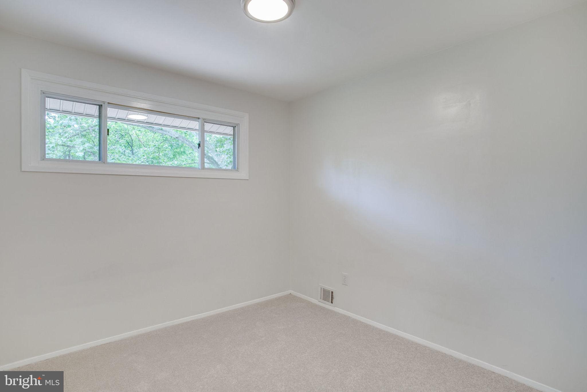 4431 Roundhill Road Alexandria, VA 22310 - Photo 4 of 29 Gallery Image 4