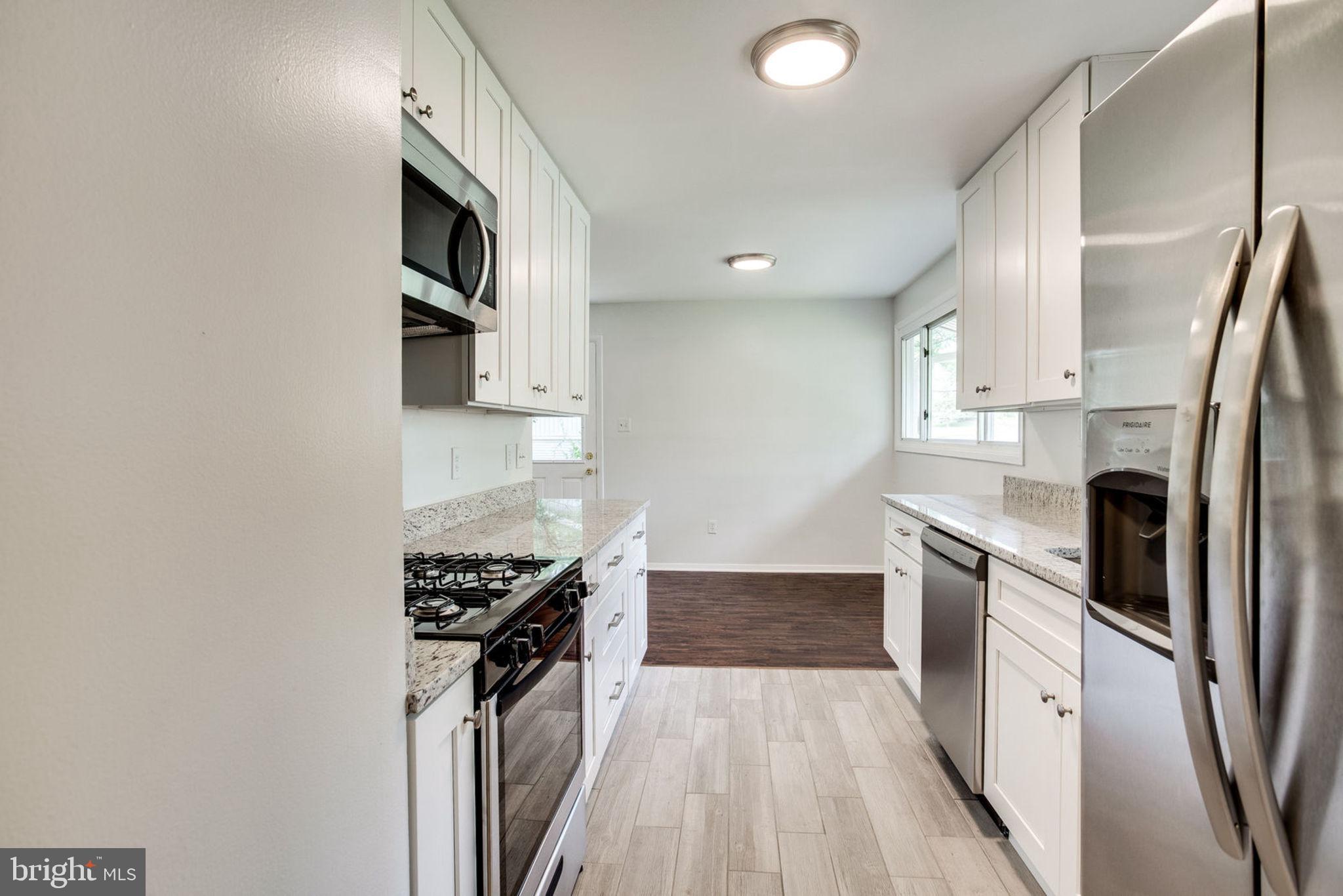 4431 Roundhill Road Alexandria, VA 22310 - Photo 6 of 29 Gallery Image 6