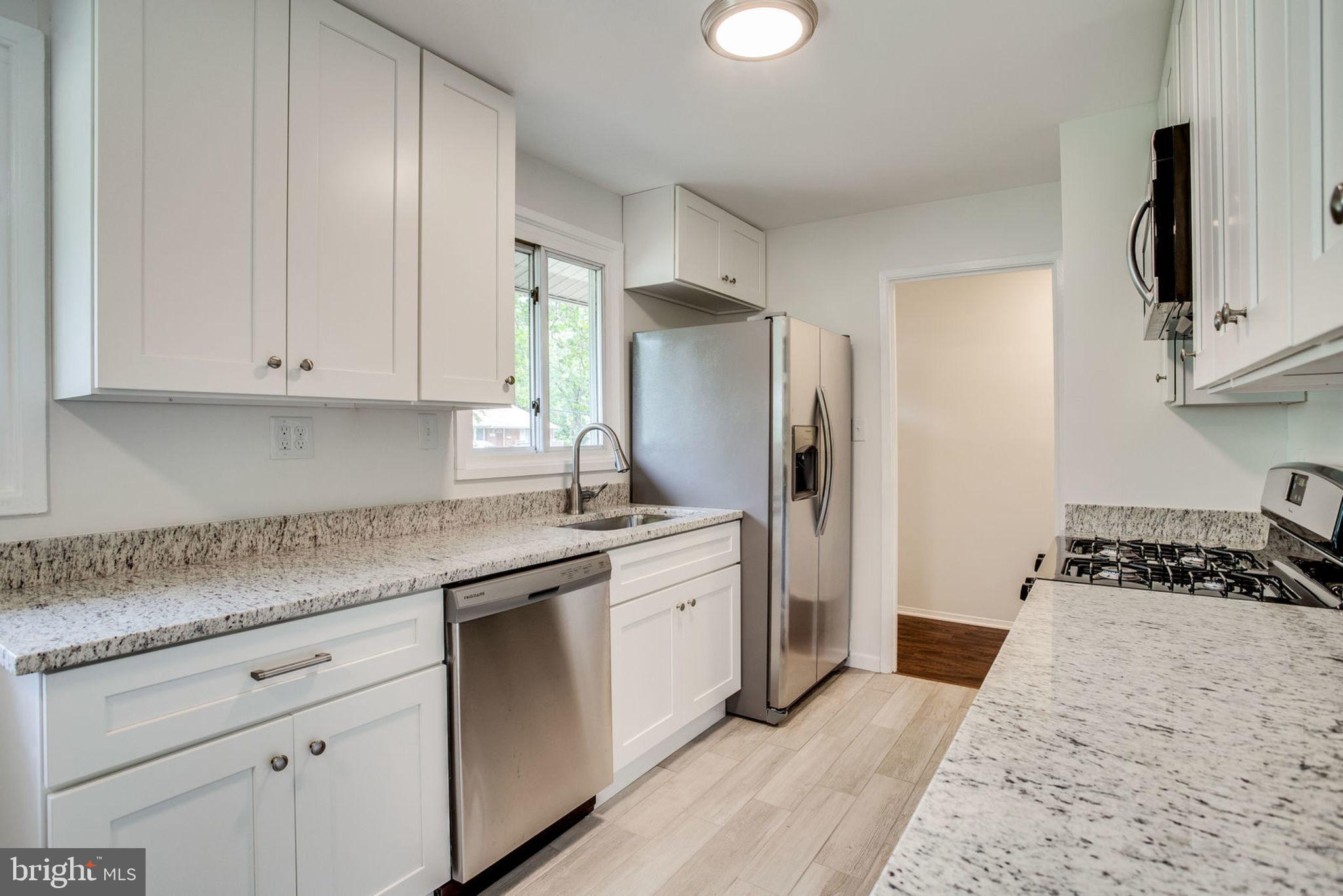 4431 Roundhill Road Alexandria, VA 22310 - Photo 8 of 29 Gallery Image 8
