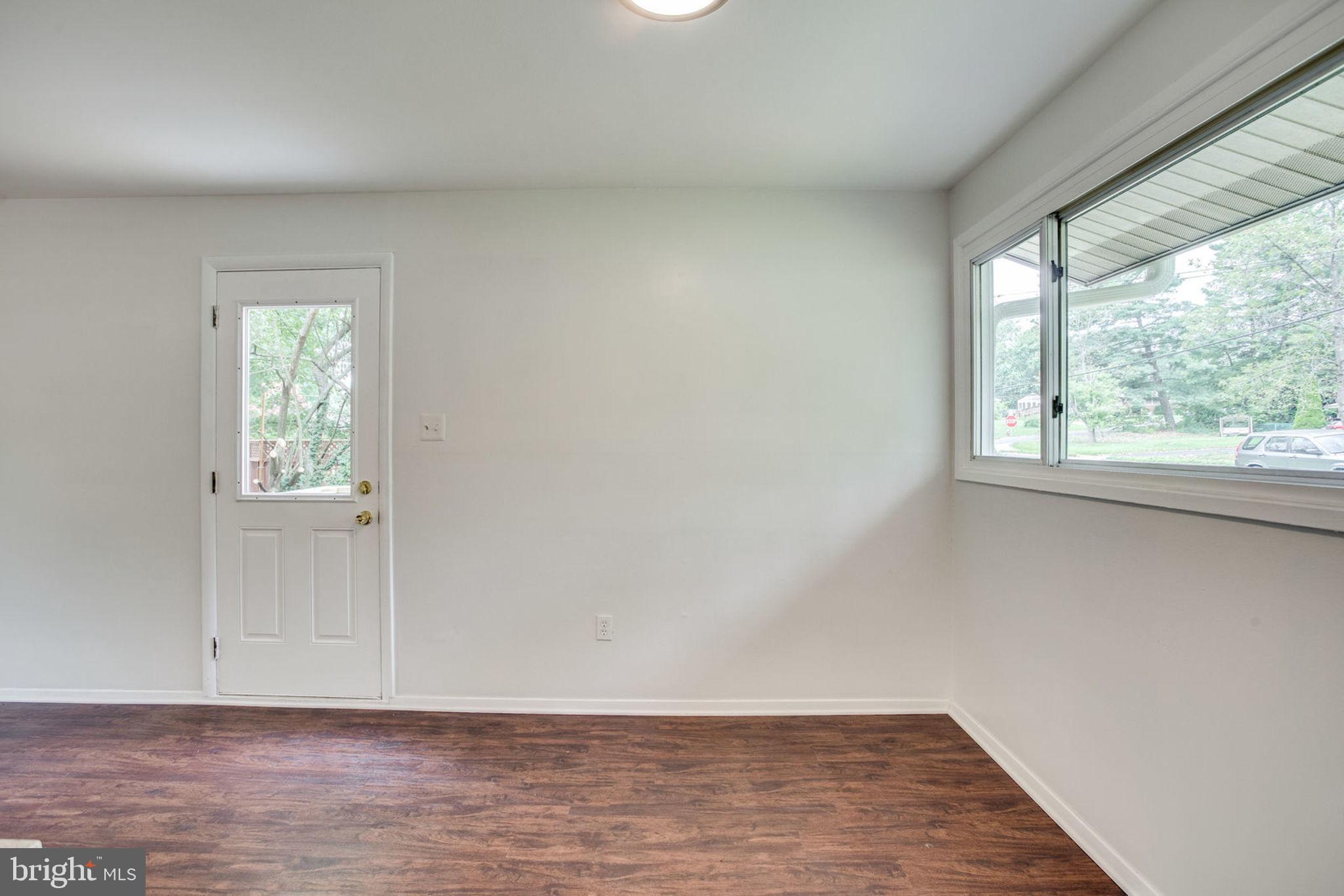 4431 Roundhill Road Alexandria, VA 22310 - Photo 9 of 29 Gallery Image 9