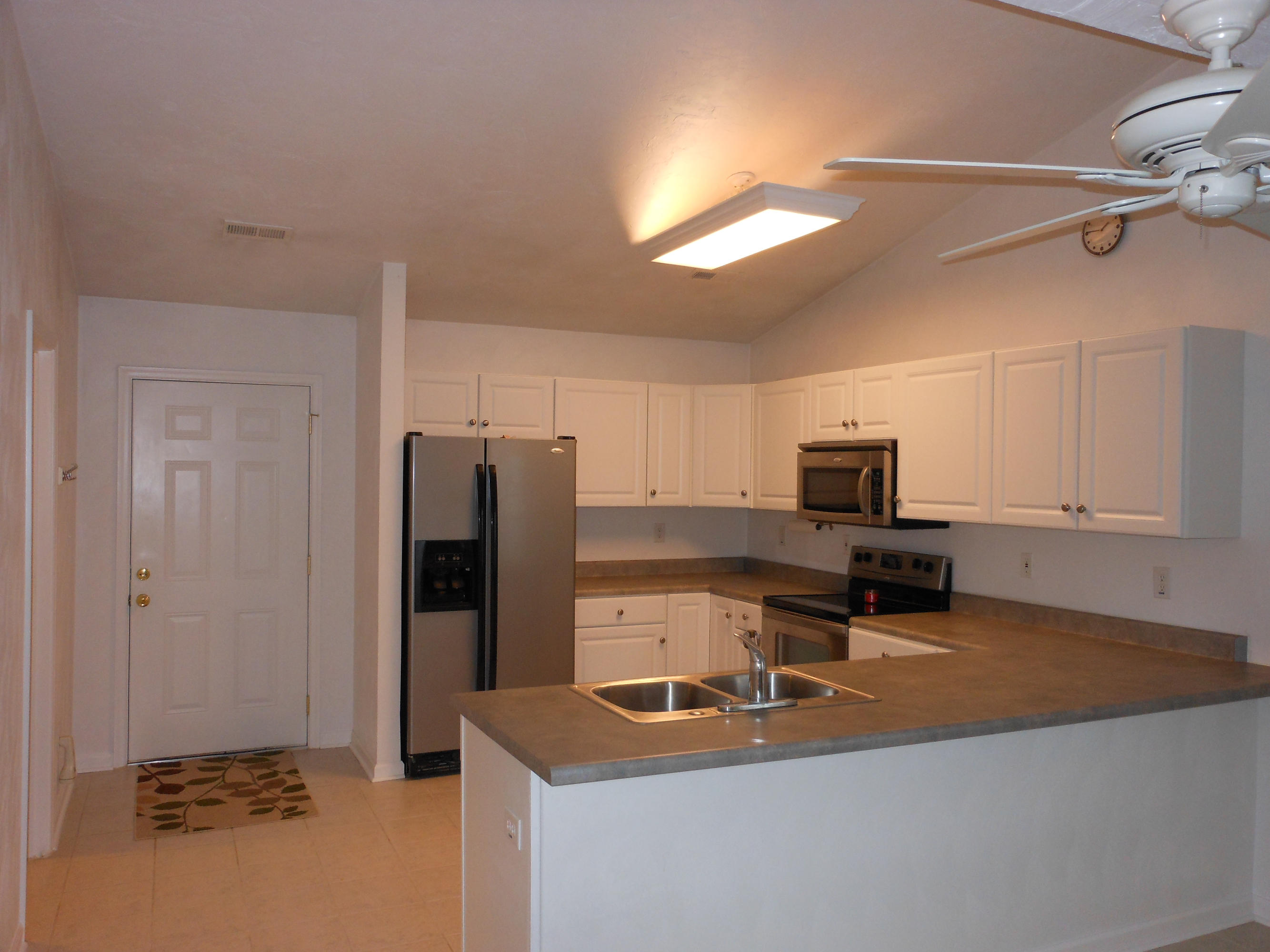 1027 Ray Road Southeast Roanoke, VA 24014 - Photo 4 of 20 Kitchen