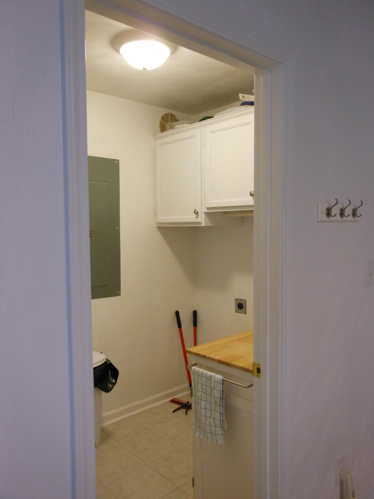 1027 Ray Road Southeast Roanoke, VA 24014 - Photo 9 of 20 Laundry Room