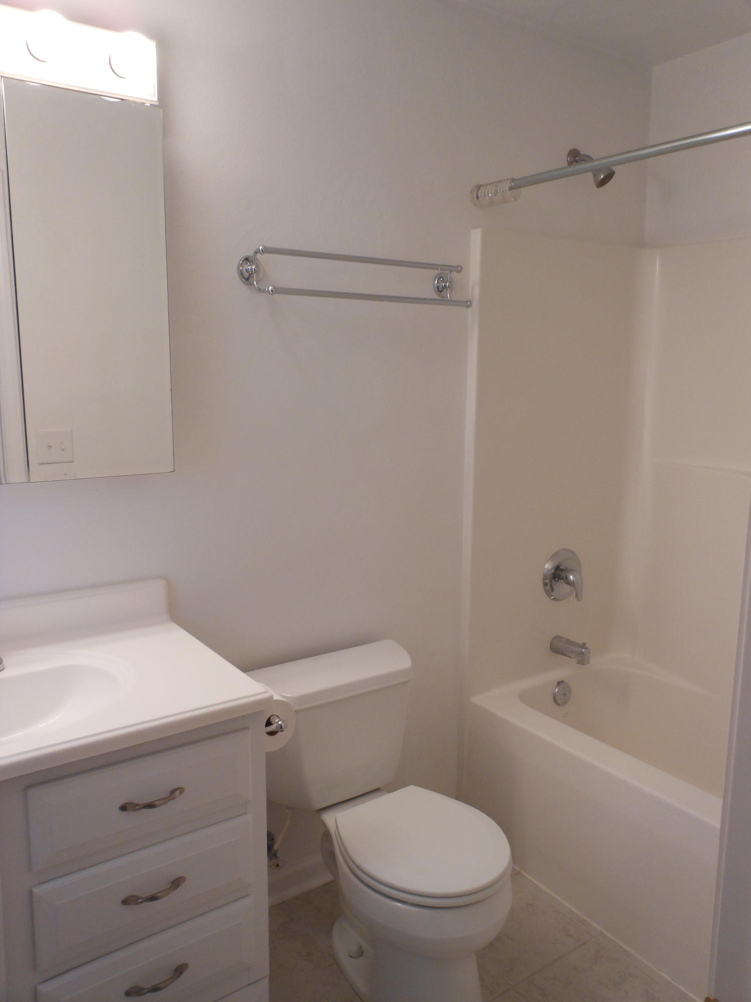 1027 Ray Road Southeast Roanoke, VA 24014 - Photo 10 of 20 Bathroom (2)
