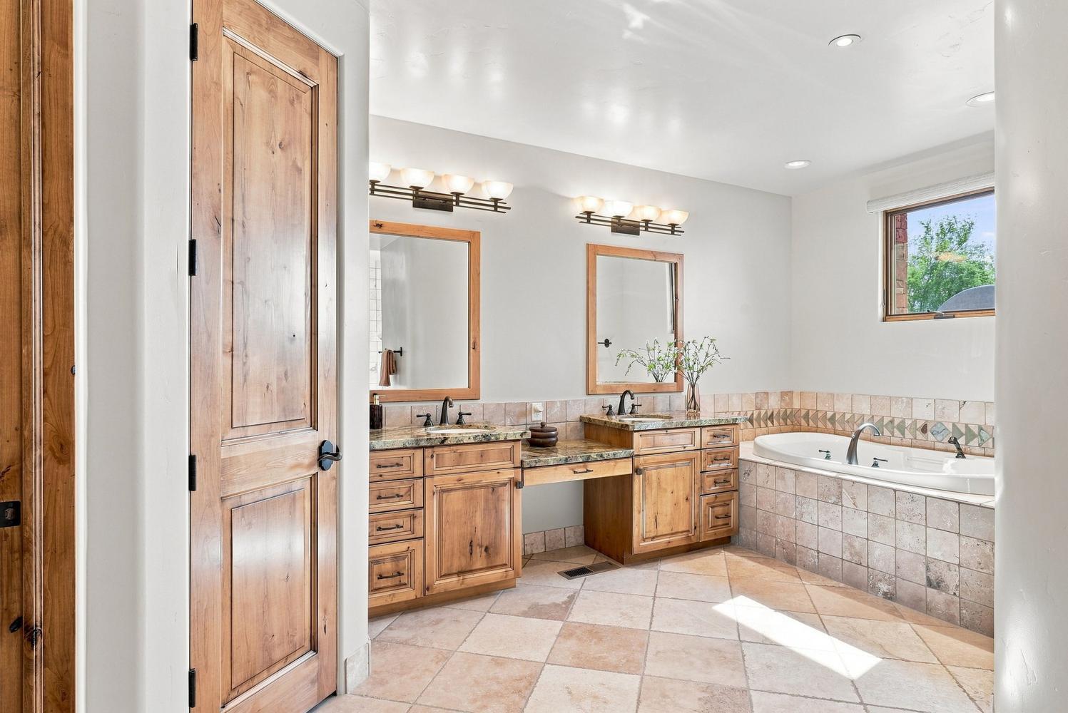 2386 Chaco Trail St. George, UT 84770 - Photo 21 of 38 021-052-webormlsDSC 08937-1498x1000