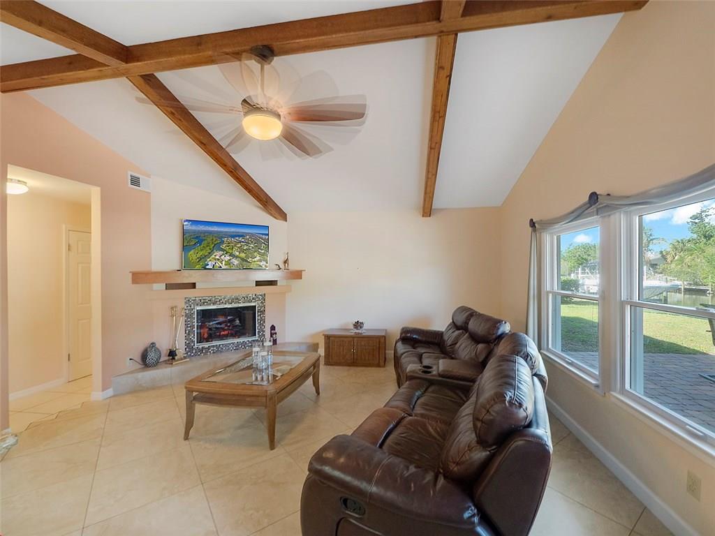 711 Tides Road Vero Beach, FL 32963 - Photo 13 of 36 Gallery Image 13