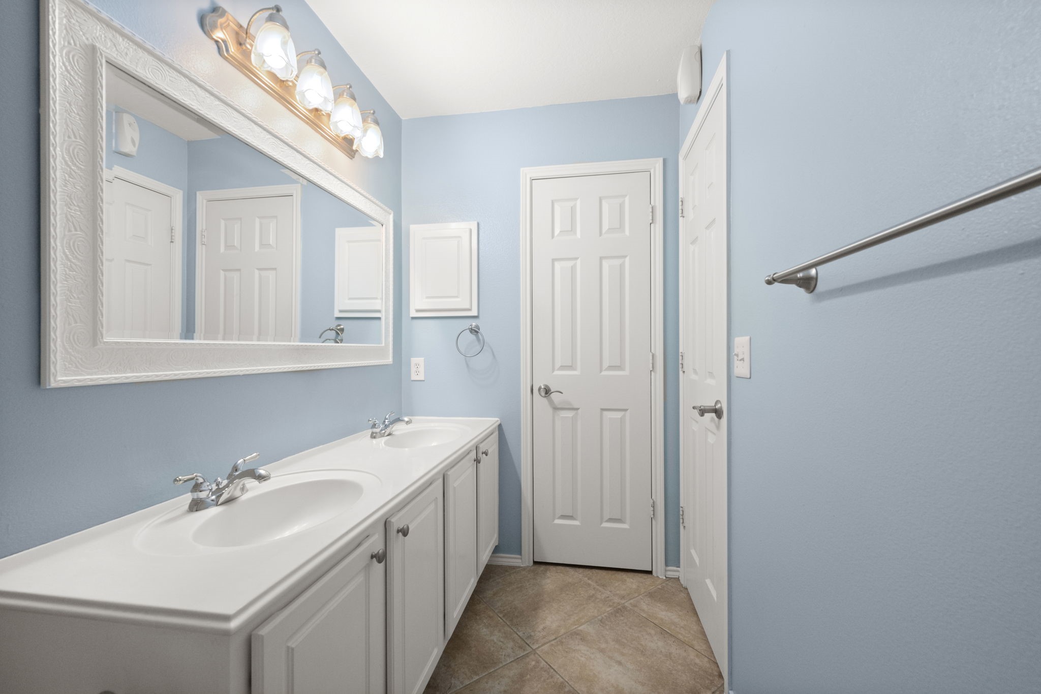 2007 Louetta Spring Drive Spring, TX 77388 - Photo 33 of 50 Conveniently located with generous counter space and a tub/shower combination for family and guests.