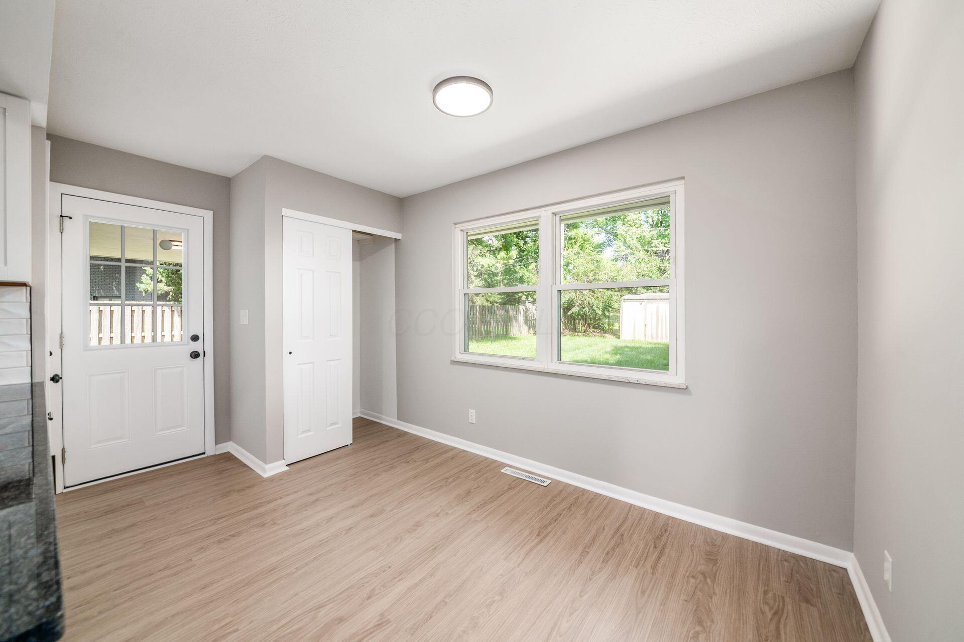 1344 Yorktown Road Columbus, OH 43232 - Photo 15 of 47 015_7d033_L 204 Oakwood Ct045