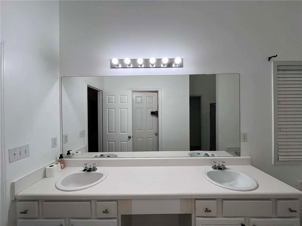 2400 Miller Oaks Circle Decatur, GA 30035 - Photo 7 of 22