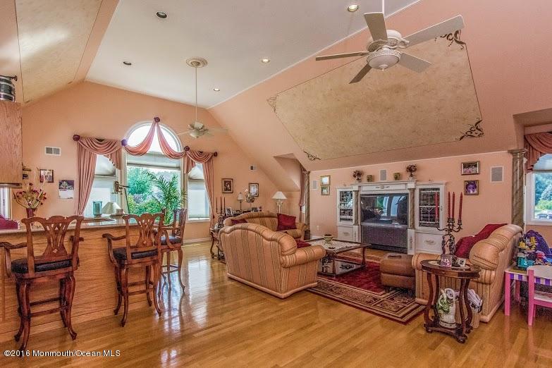 11 Old Stable Way Colts Neck, NJ 07722 - Photo 15 of 44 image