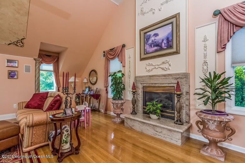 11 Old Stable Way Colts Neck, NJ 07722 - Photo 16 of 44 image