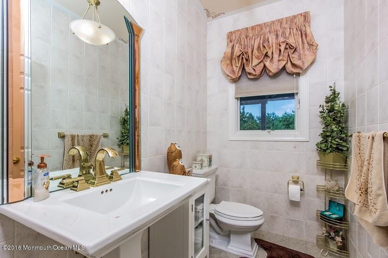 11 Old Stable Way Colts Neck, NJ 07722 - Photo 19 of 44 image