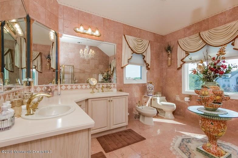 11 Old Stable Way Colts Neck, NJ 07722 - Photo 24 of 44 image