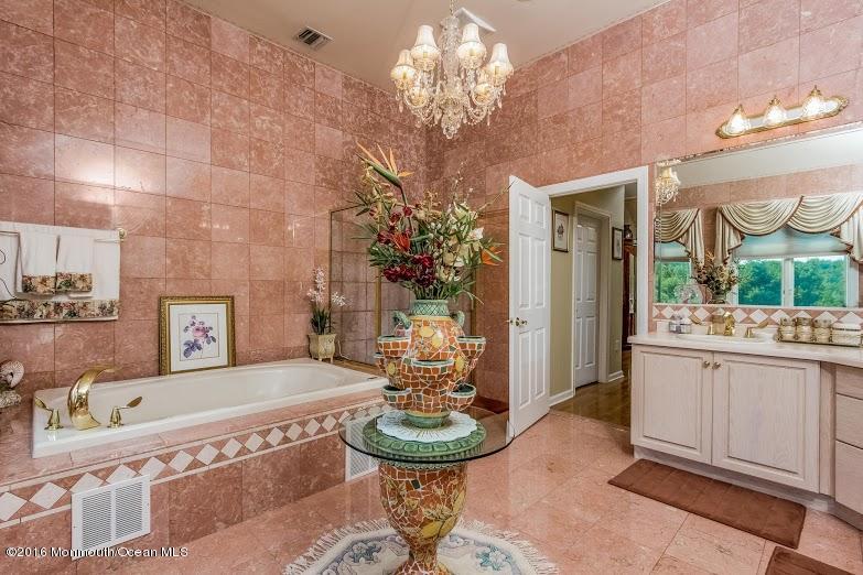 11 Old Stable Way Colts Neck, NJ 07722 - Photo 25 of 44 image