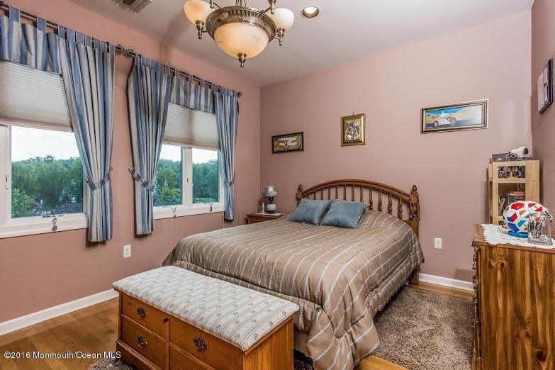 11 Old Stable Way Colts Neck, NJ 07722 - Photo 27 of 44 image