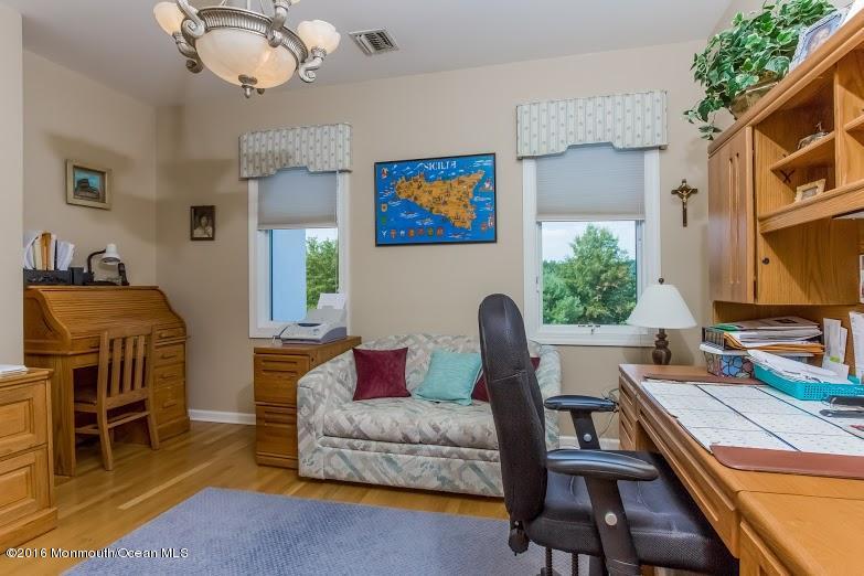 11 Old Stable Way Colts Neck, NJ 07722 - Photo 28 of 44 image