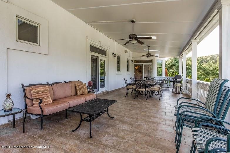 11 Old Stable Way Colts Neck, NJ 07722 - Photo 31 of 44 image