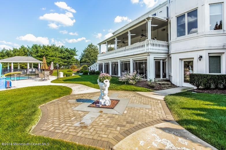 11 Old Stable Way Colts Neck, NJ 07722 - Photo 33 of 44 image