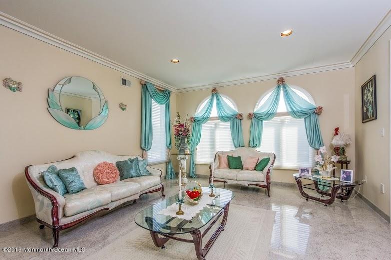 11 Old Stable Way Colts Neck, NJ 07722 - Photo 7 of 44 image