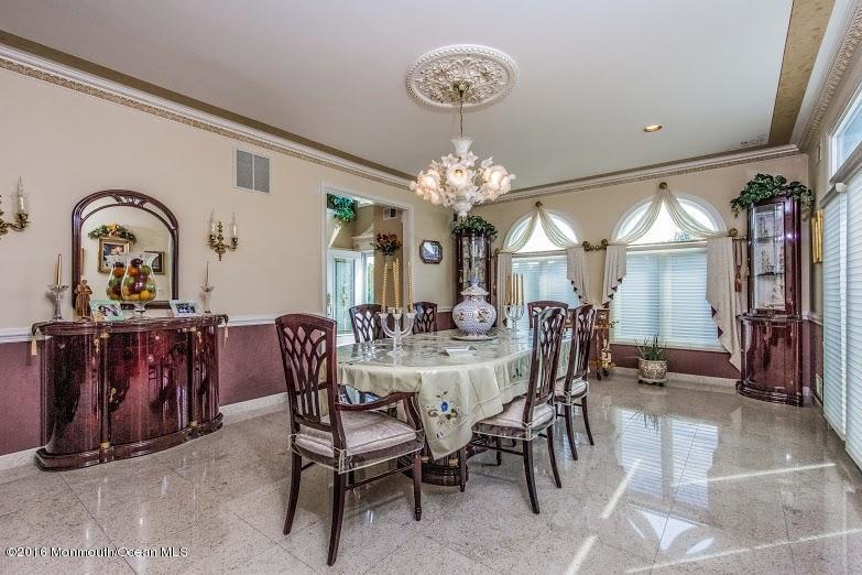 11 Old Stable Way Colts Neck, NJ 07722 - Photo 8 of 44 image