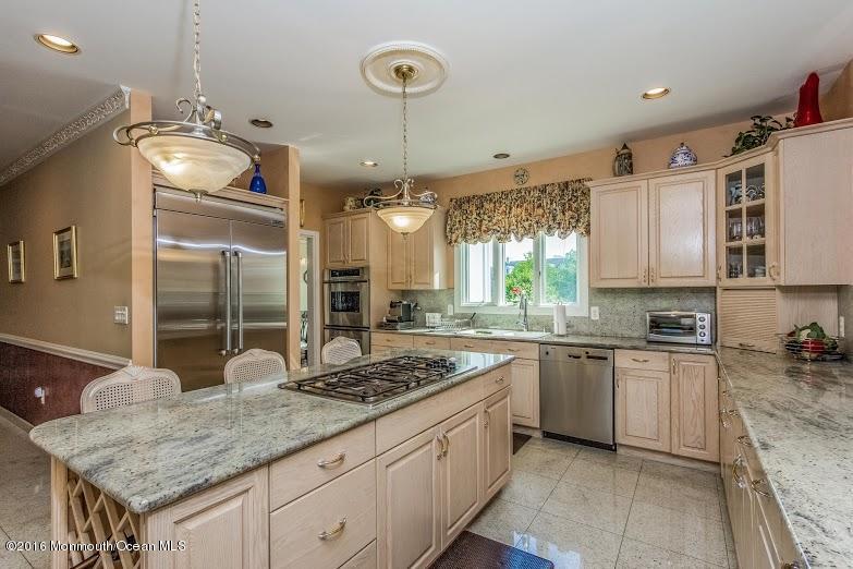 11 Old Stable Way Colts Neck, NJ 07722 - Photo 10 of 44 image