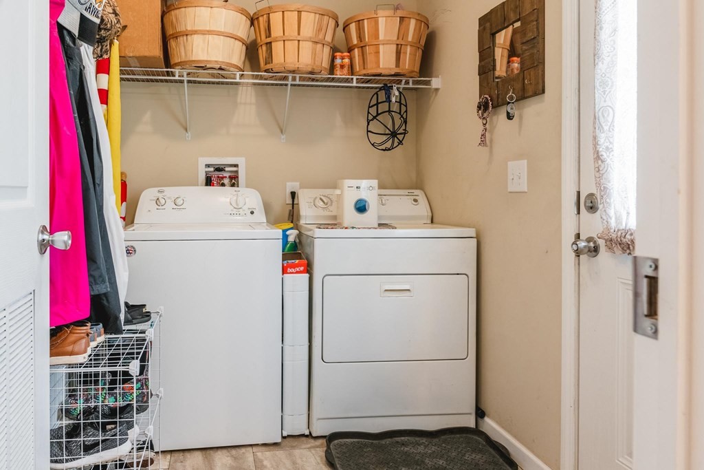 3689 Bryan Road Kodak, TN 37764 - Photo 30 of 41 a utility room with dryer and washer