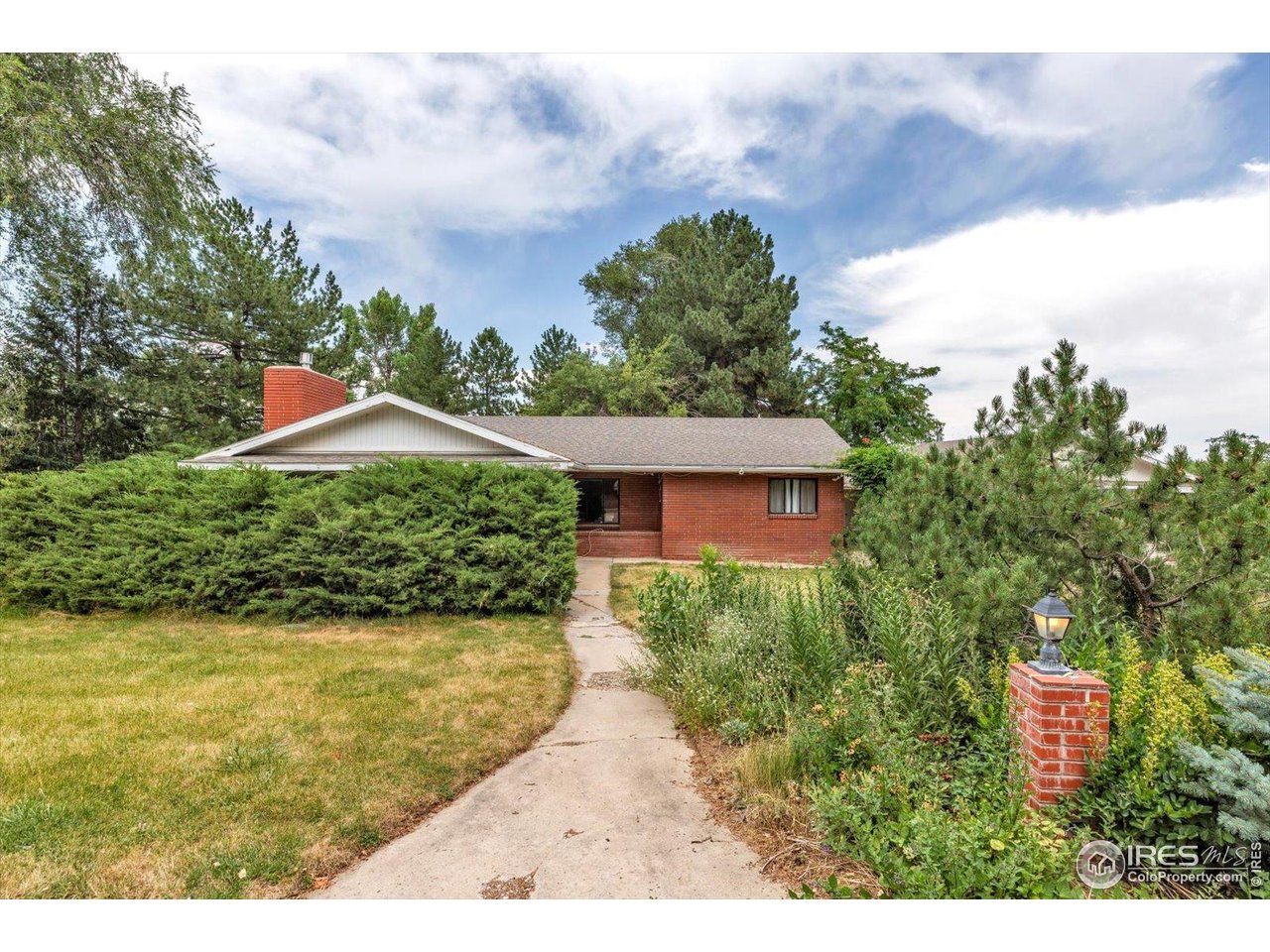 5273 Independence Road Boulder, CO 80301 - Photo 12 of 16 a view of a backyard with plants and a garden