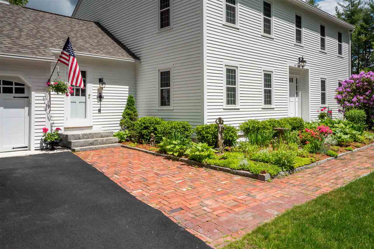 8 General Amherst Road Amherst, NH 03031 - Photo 2 of 40