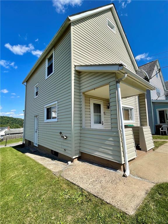 307 Elm Street Vandergrift, PA 15690 - Photo 9 of 50