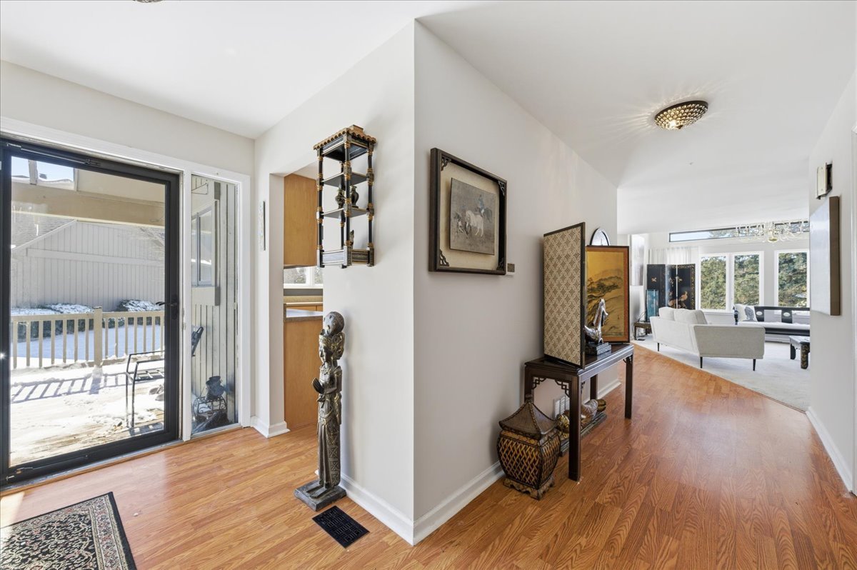 4119 White Ash Road Crystal Lake, IL 60014 - Photo 4 of 33 Gallery Image 4