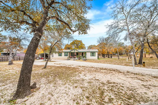 $279,000 | 690 Cherry Ridge, Floresville, TX 78114