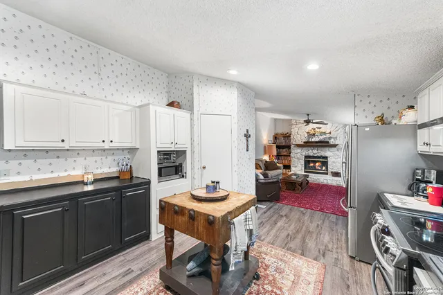 $279,000 | 690 Cherry Ridge, Floresville, TX 78114