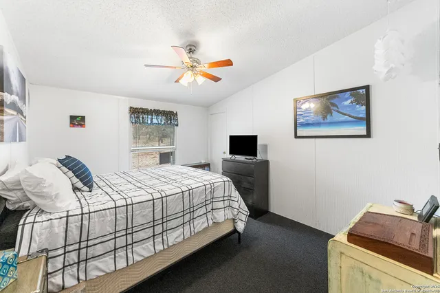 $279,000 | 690 Cherry Ridge, Floresville, TX 78114