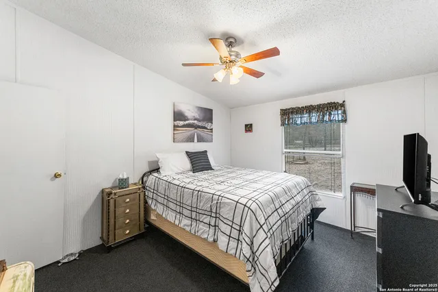 $279,000 | 690 Cherry Ridge, Floresville, TX 78114