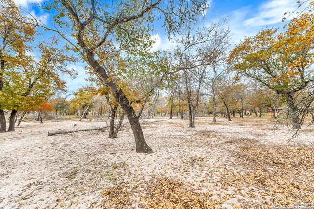 $279,000 | 690 Cherry Ridge, Floresville, TX 78114