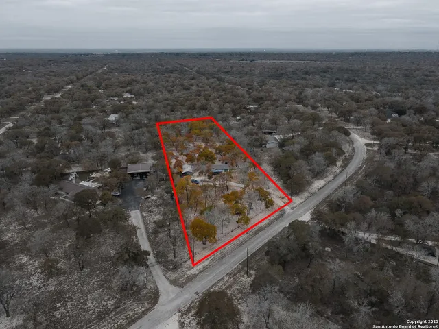 $279,000 | 690 Cherry Ridge, Floresville, TX 78114