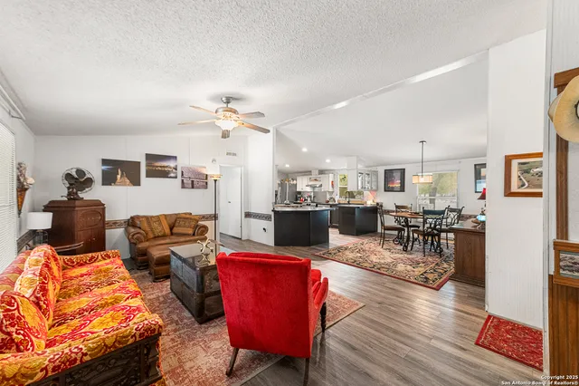 $279,000 | 690 Cherry Ridge, Floresville, TX 78114